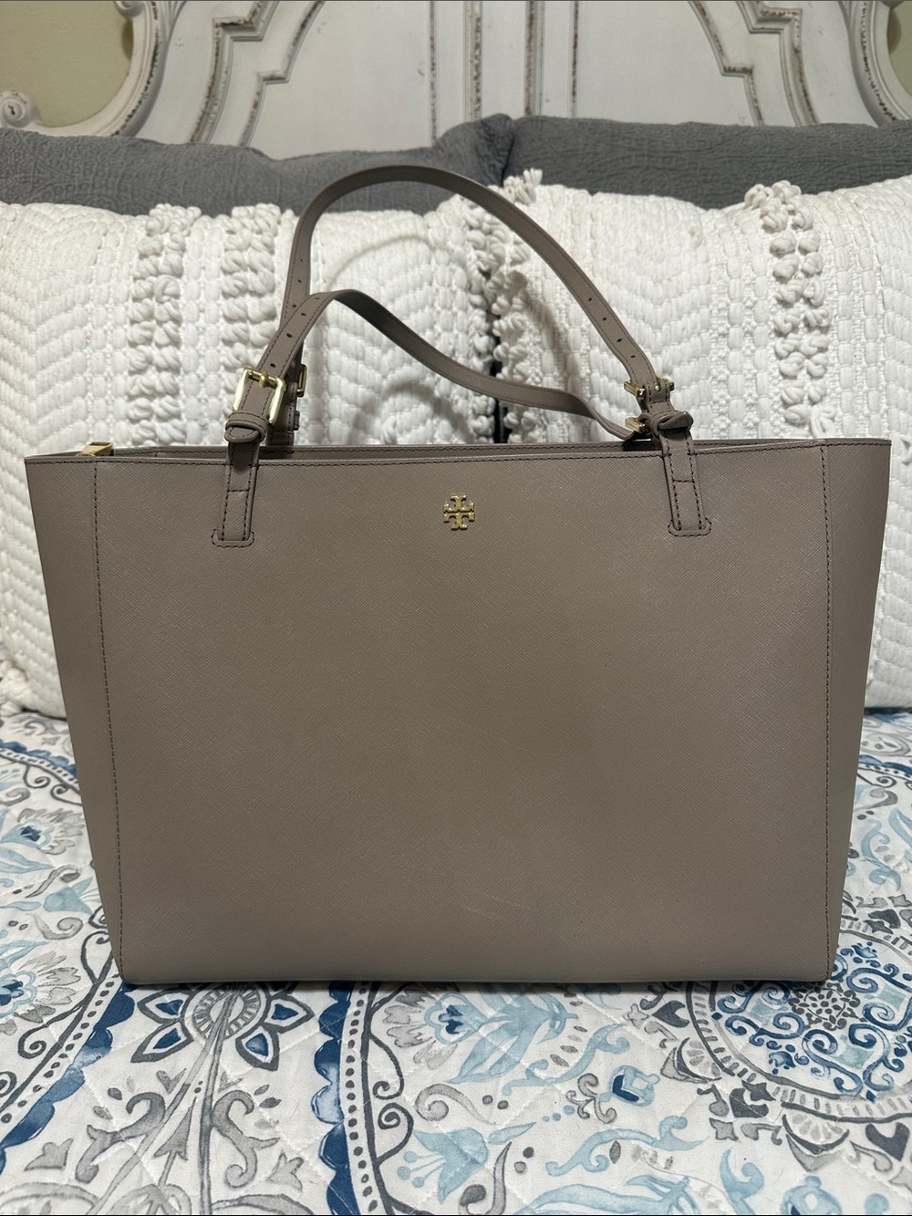 EUC Tory Burch York Tote with Gold Logo